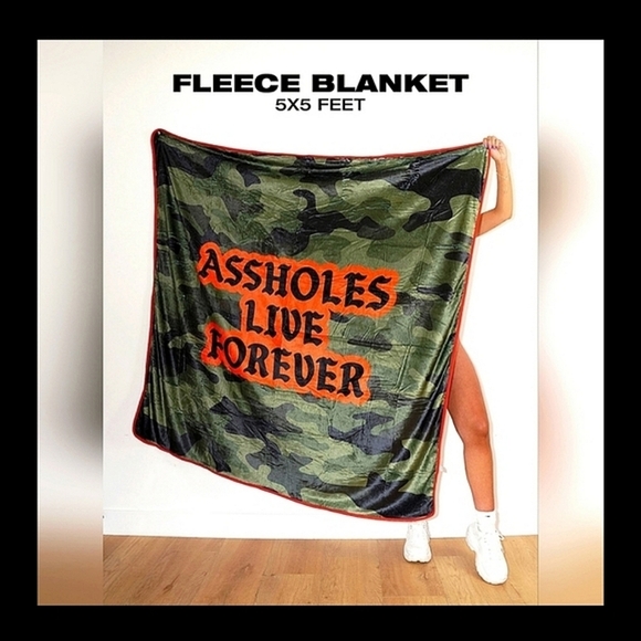 NWOT ALF CAMO FLEECE Blanket Throw Cozy Free Gift - Picture 1 of 4